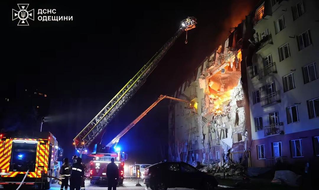 俄罗斯对乌克兰的攻击再次升级，141架无人机的袭击显示了战争的残酷。乌克兰军方的