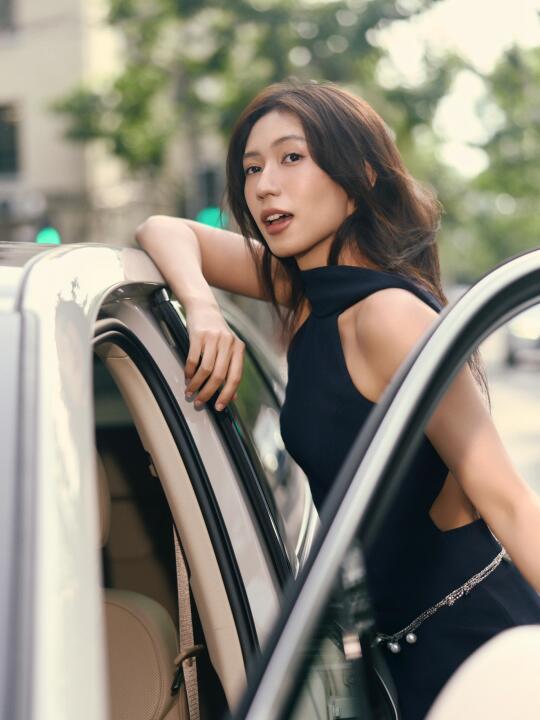 那个接你放学的姐姐