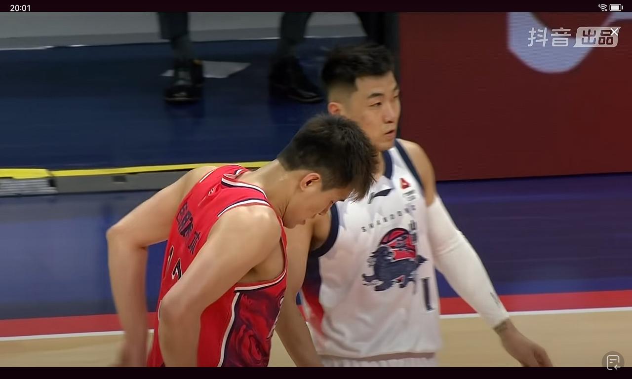 郭艾伦碾压高诗岩就尴尬，邱彪技战术指挥不聪明，主教练比拼高下立判

广州队年轻球