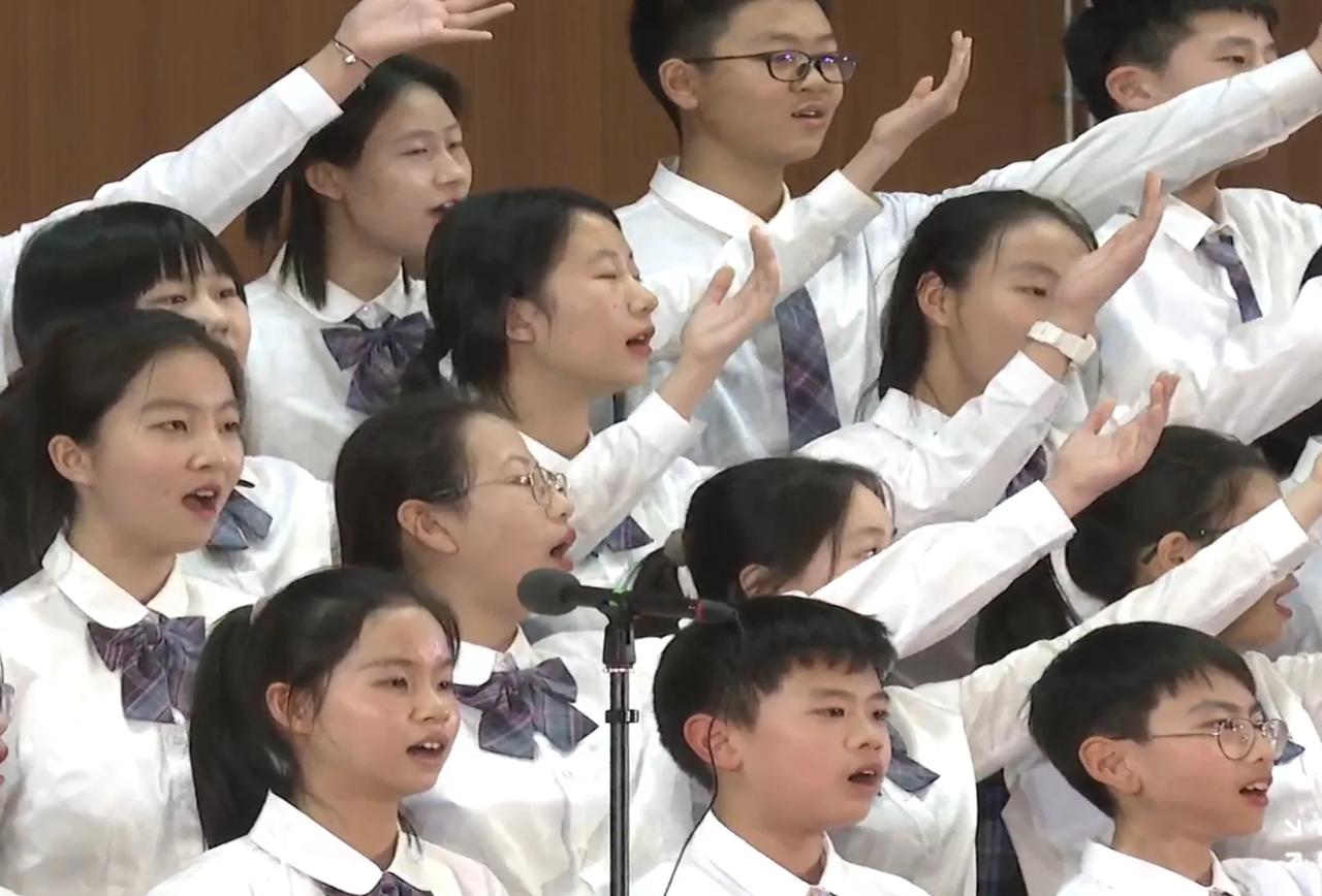 年末岁尾，北京八中新年致美音乐会暨第41届艺术节演出。
​
2024年就要结束了