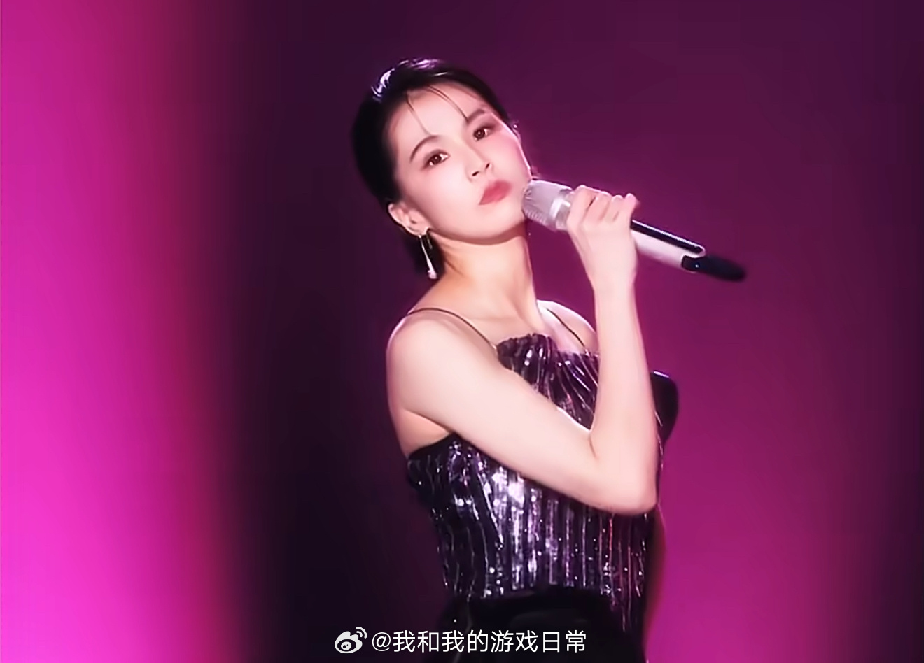 曾沛慈 完全女王浪姐直播雷婷King重出江湖，直播舞台直接杀疯，又稳又飒，完全是