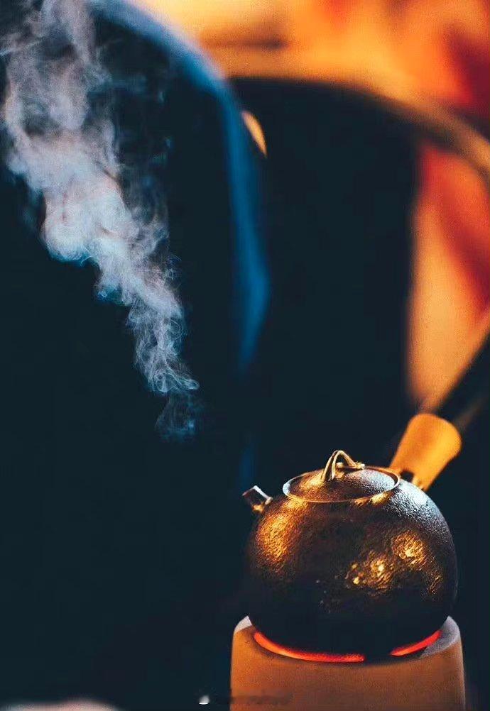 人到中年，最好的状态就是，低配你的生活，高配你的灵魂，年龄只是符号，把生活调到你