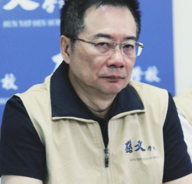 蔡正元真的值吗？好友邱毅探监蔡正元后透露，蔡正元入狱十几天后双鬓全白，情绪比较低