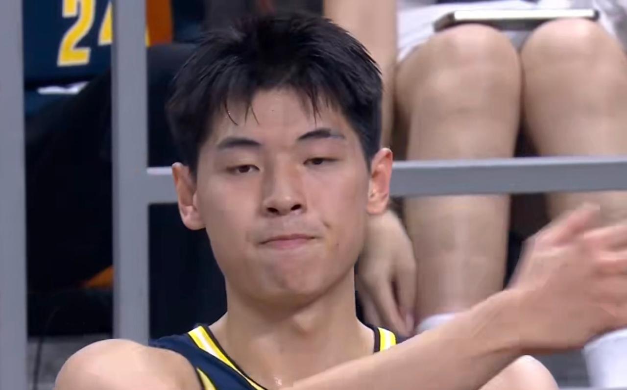 太气人了，广东96-106不敌山西，这5位球员必须为输球背锅！
1. 胡明轩，完