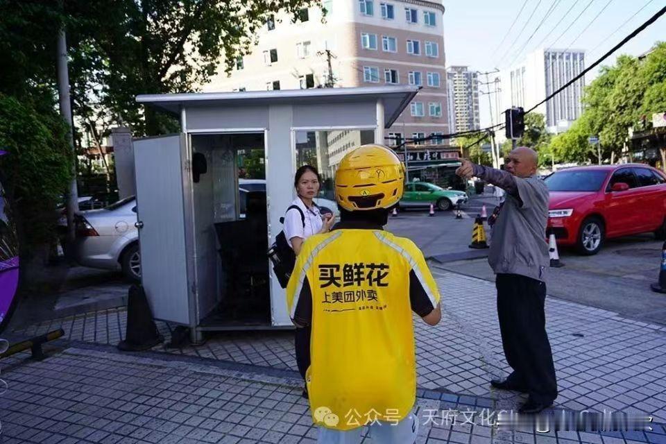 我是乌鲁木齐人，73年属牛的，今年53岁。

今天中午，正是饭点的时候，有一位维