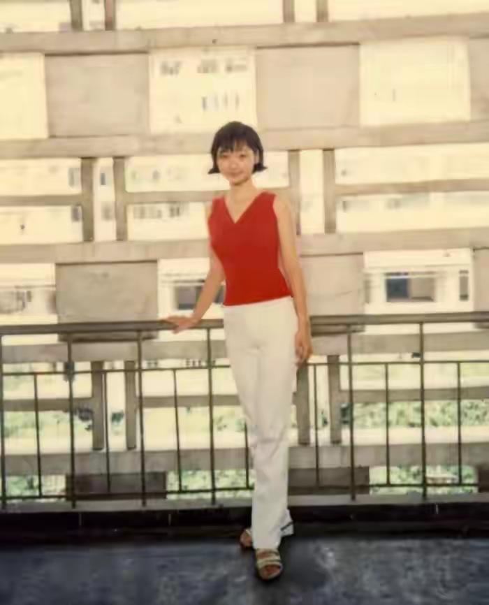 柳岩外婆和父亲母亲都得了“癌症”，她自己查出子宫肌瘤。为了给母亲治病，她拍了男人