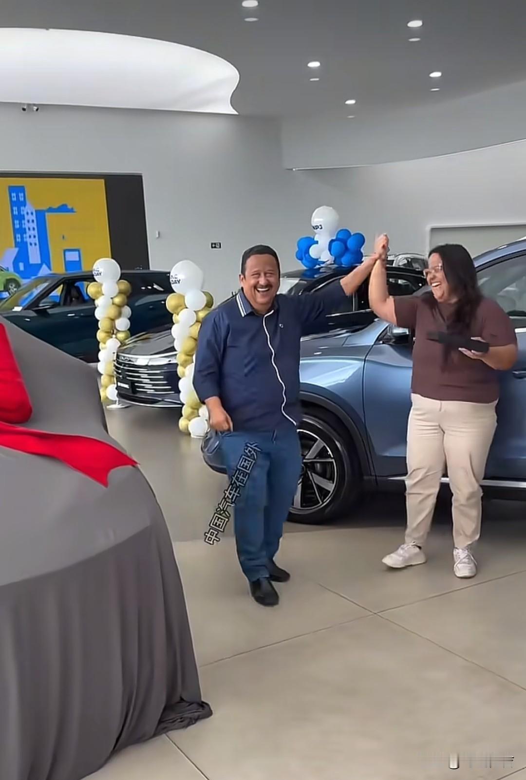 我一直想不明白一个问题，为什么国外，提了一辆比亚迪，这么开心，哪怕是比亚迪海鸥这