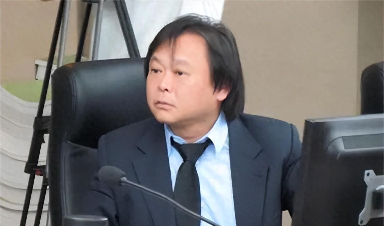 民进党刚对大陆新法开了一通火，渲染得好像“跨境追杀令”已经送到家门口。可他们声嘶