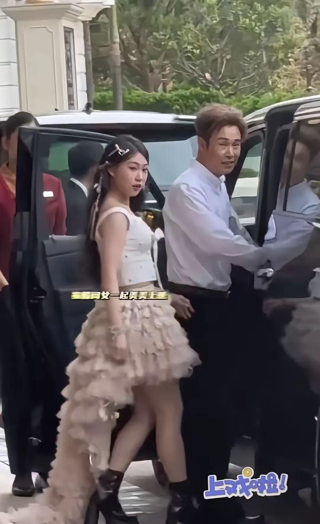 红，也会遗传，小沈阳的女儿沈佳润《美美桑内》也火了，还被大家评说很有明星范。在央