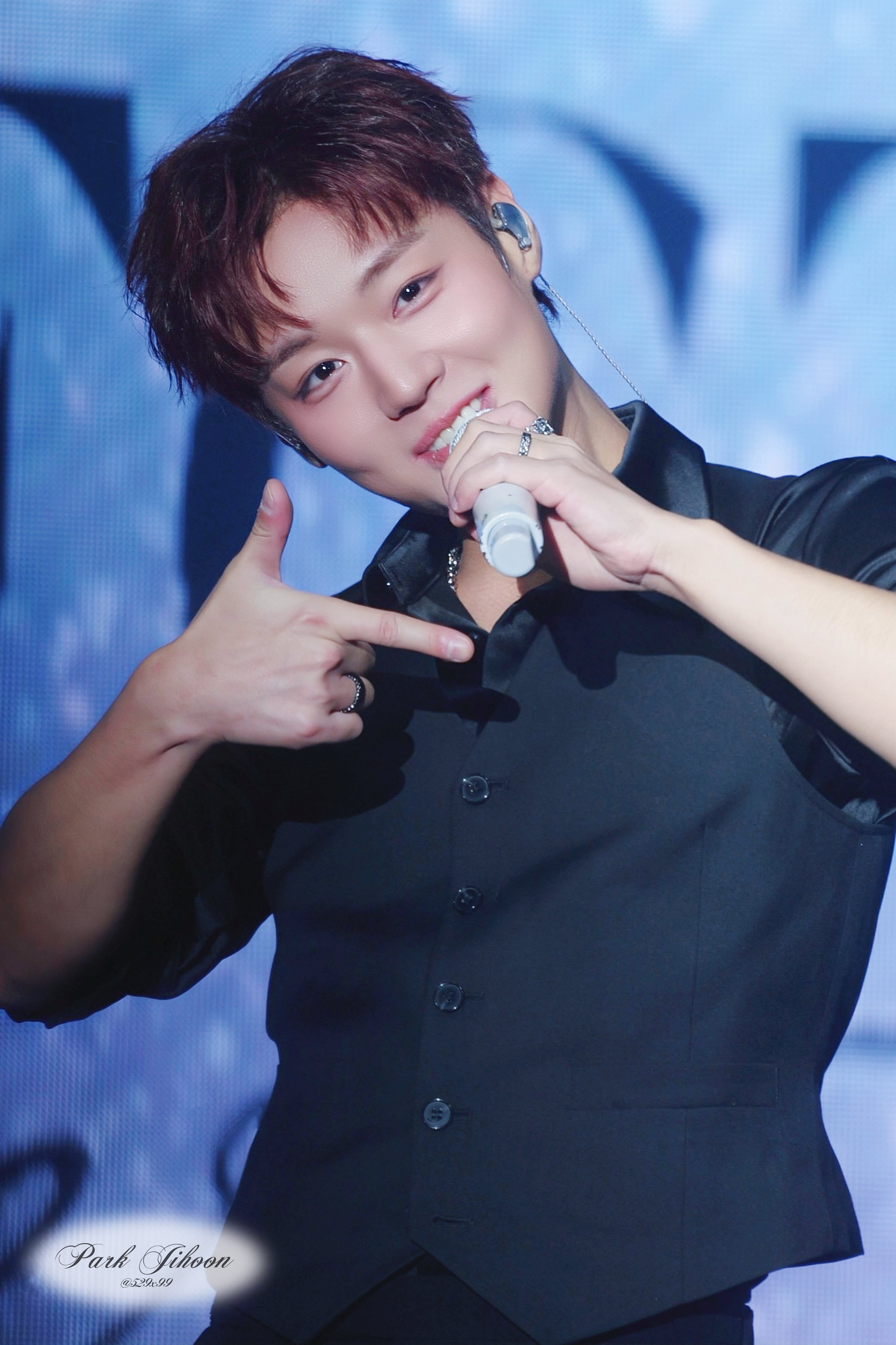 朴志训✨ 陪朴志训走花路 260718 新加坡FANCON饭拍📸©️logo2