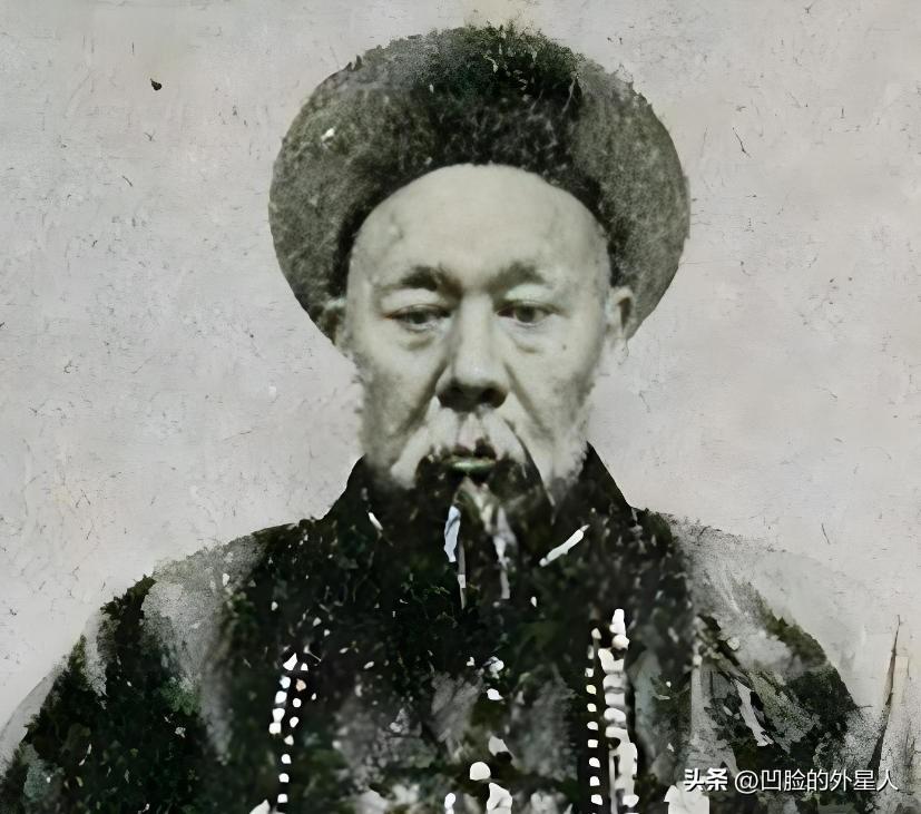 庚子事变后，洋人要求清政府处死一批主战派大臣。当名单递给慈禧时，慈禧圈下一个名字