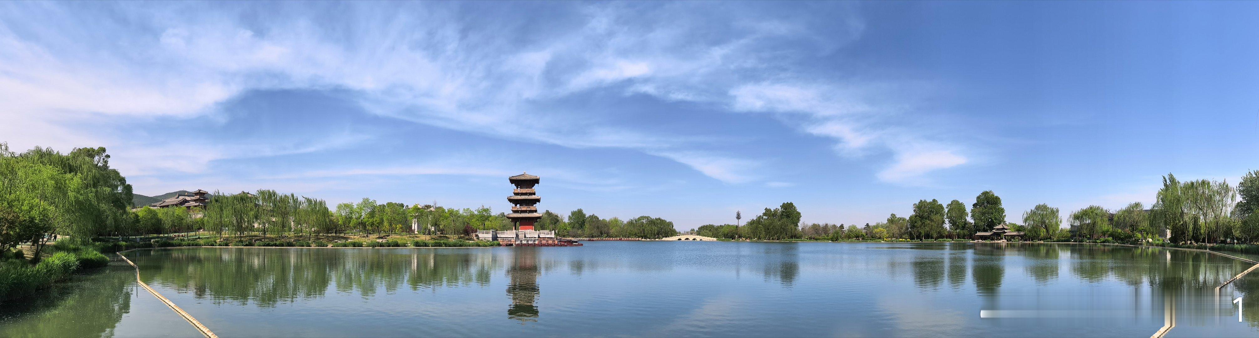 此刻，迎着阳光慢慢走太原晋祠公园百戏楼 