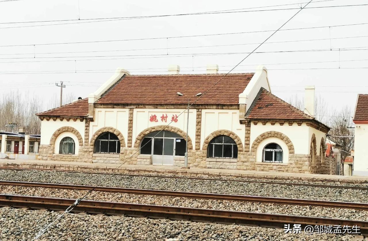 老照片里的曲阜
曲阜县站位于曲阜市姚村，始建于清光绪三十四年(公元1908年)，