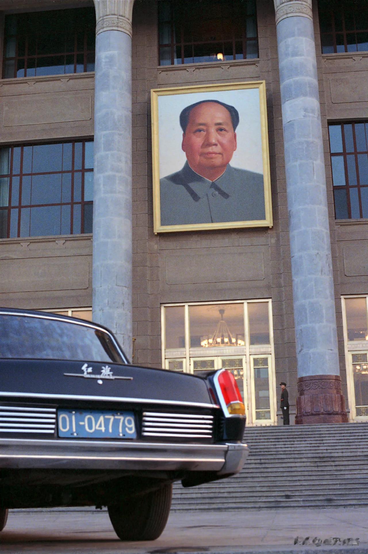 周总理陪同尼克松总统观看红色娘子军，1972年2月22日 ​​​。