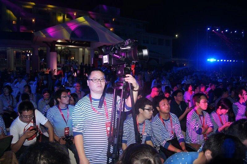 致奇瑞QQ：谢谢你，不嫌弃我当年的穷。也谢谢你，陪我攒下了现在的富。送给姑姑的第