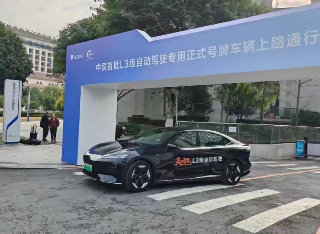 现在买新能源汽车，不能只看宣传吹嘘，一定要看技术好不好，含金量高不高，就拿深蓝汽