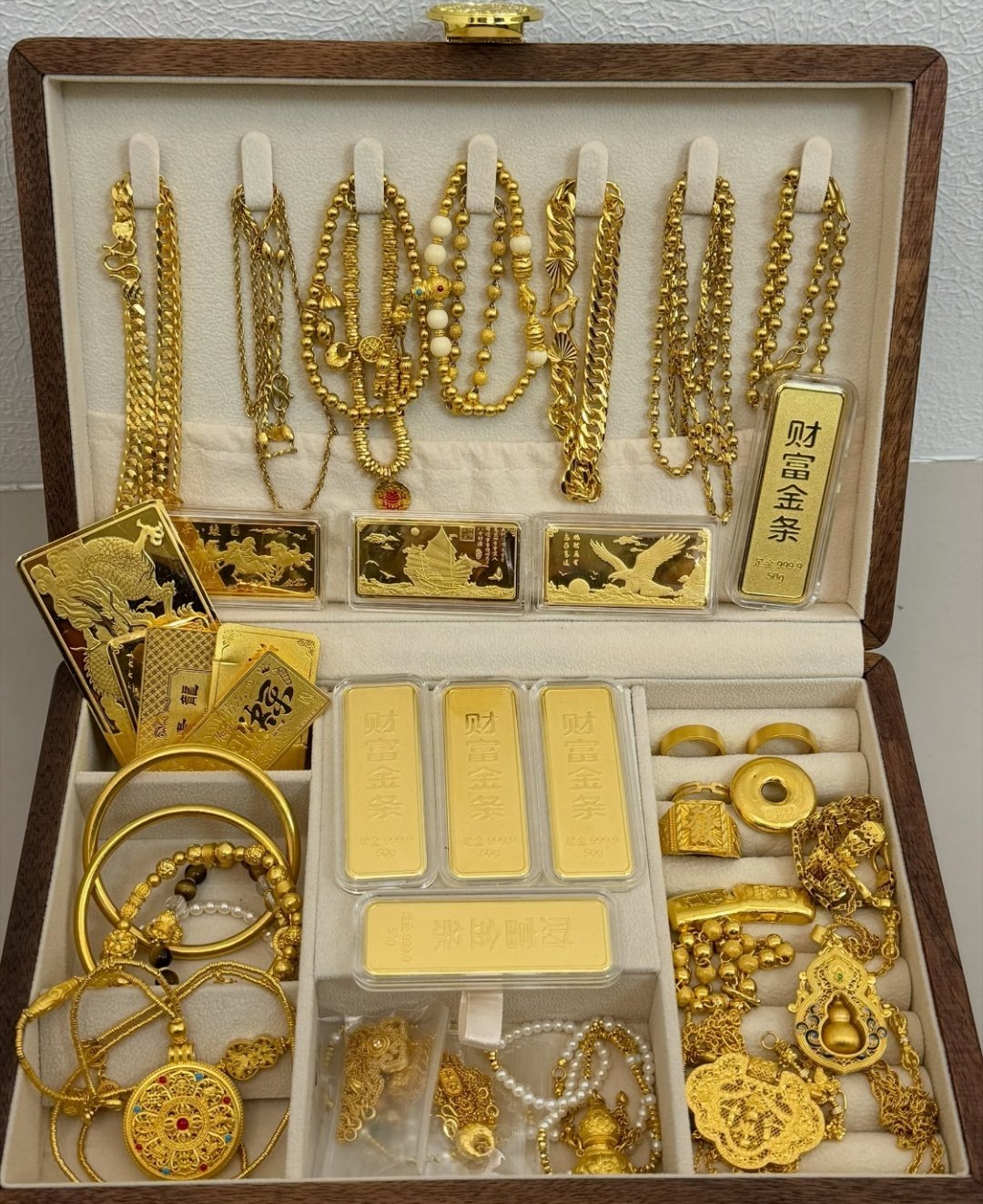 去年涨那么猛，现在喘口气不正常吗？非得像某些人说的"只涨不跌"才叫投资？那叫做梦