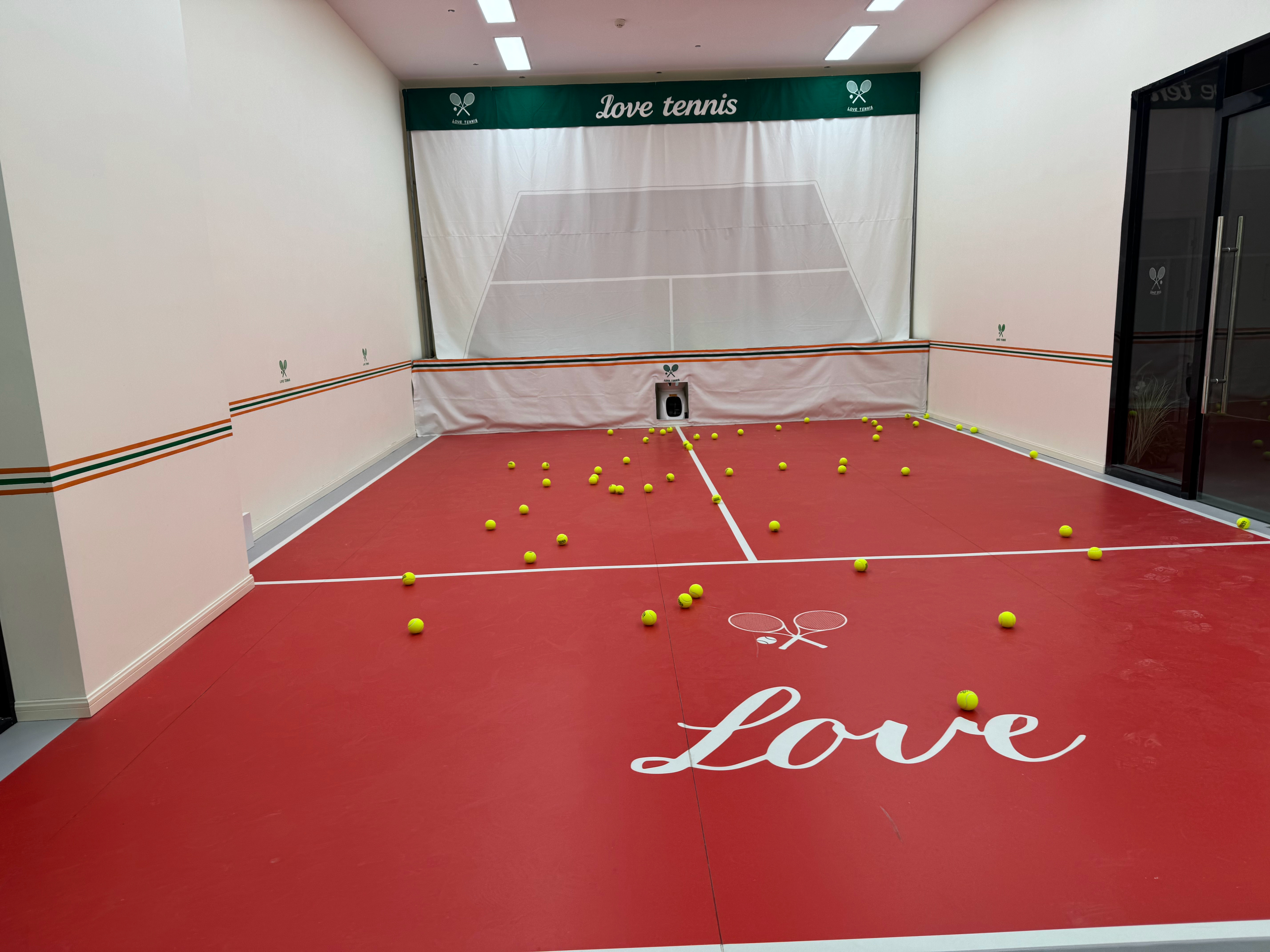 晚上手痒了、努力再提高下球技、明年高低能去打个比赛[嘻嘻] ​​​