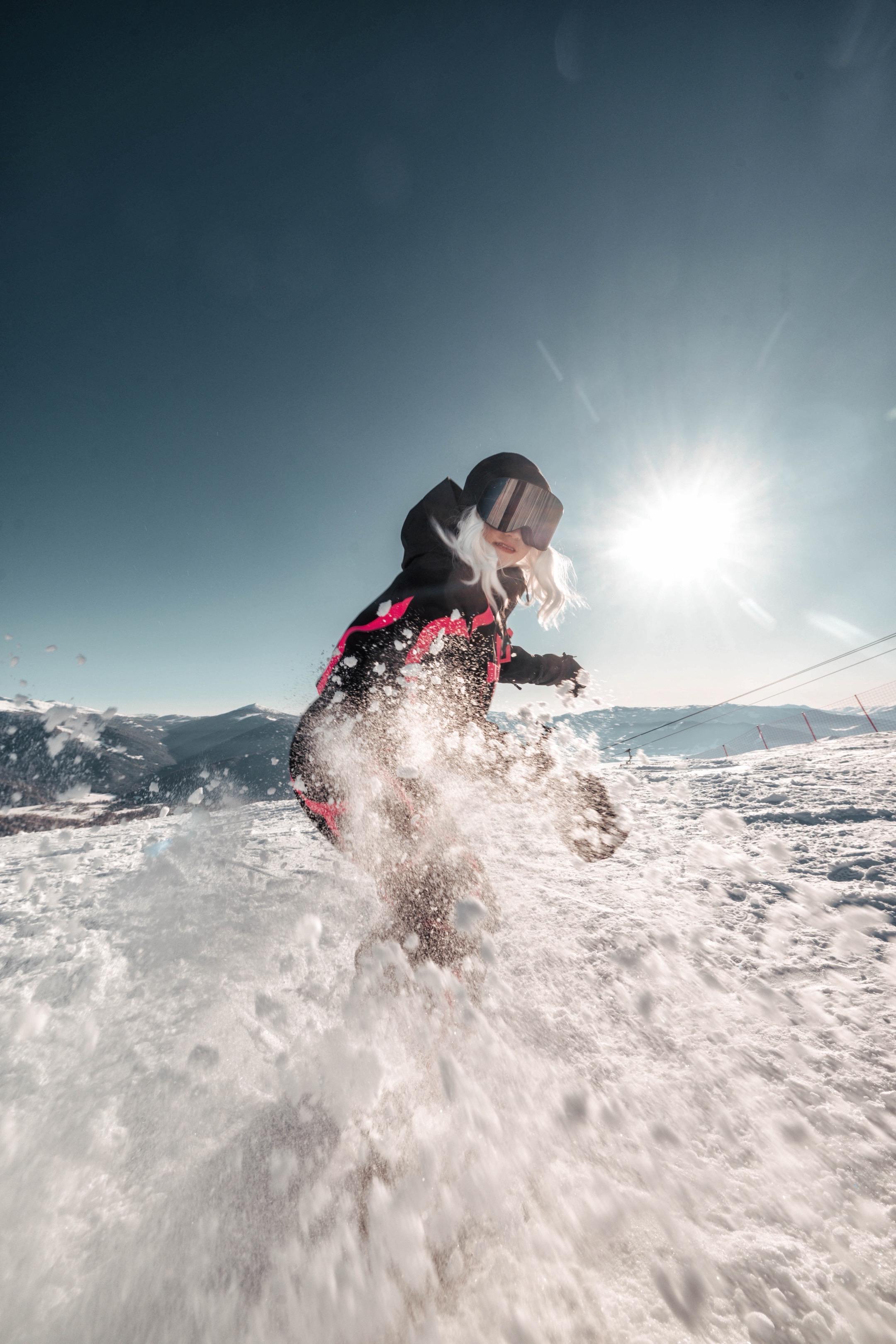 这是一个不会滑雪的 萌新。吉克普林拍照 跟滑雪技术无关