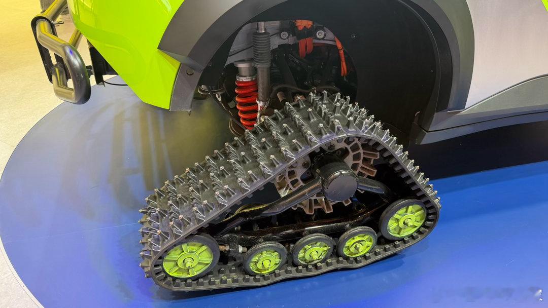 如果让你开一台履带版的萤火虫去滑野雪，你会有何感想？蔚来