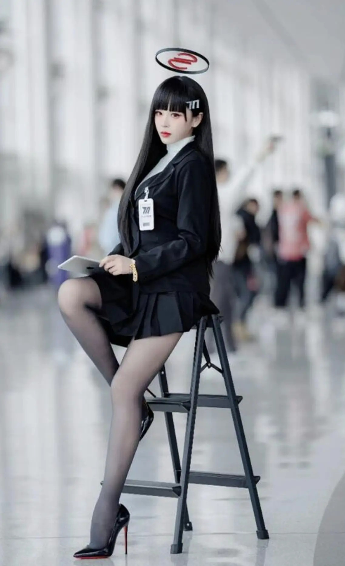 这腿又长又白又细 性感美女 cosplay 调月莉音 蔚蓝档案cos