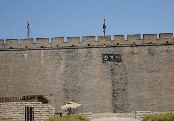 一、始建与地位
 
- 始建于隋开皇二年（582年），宇文恺设计大兴城时所建，为