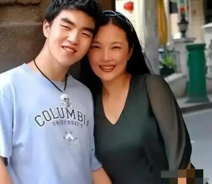 1988年，武汉一女教师，新婚后不久怀孕，不料，孩子刚出生，丈夫竟然脸色大变说“