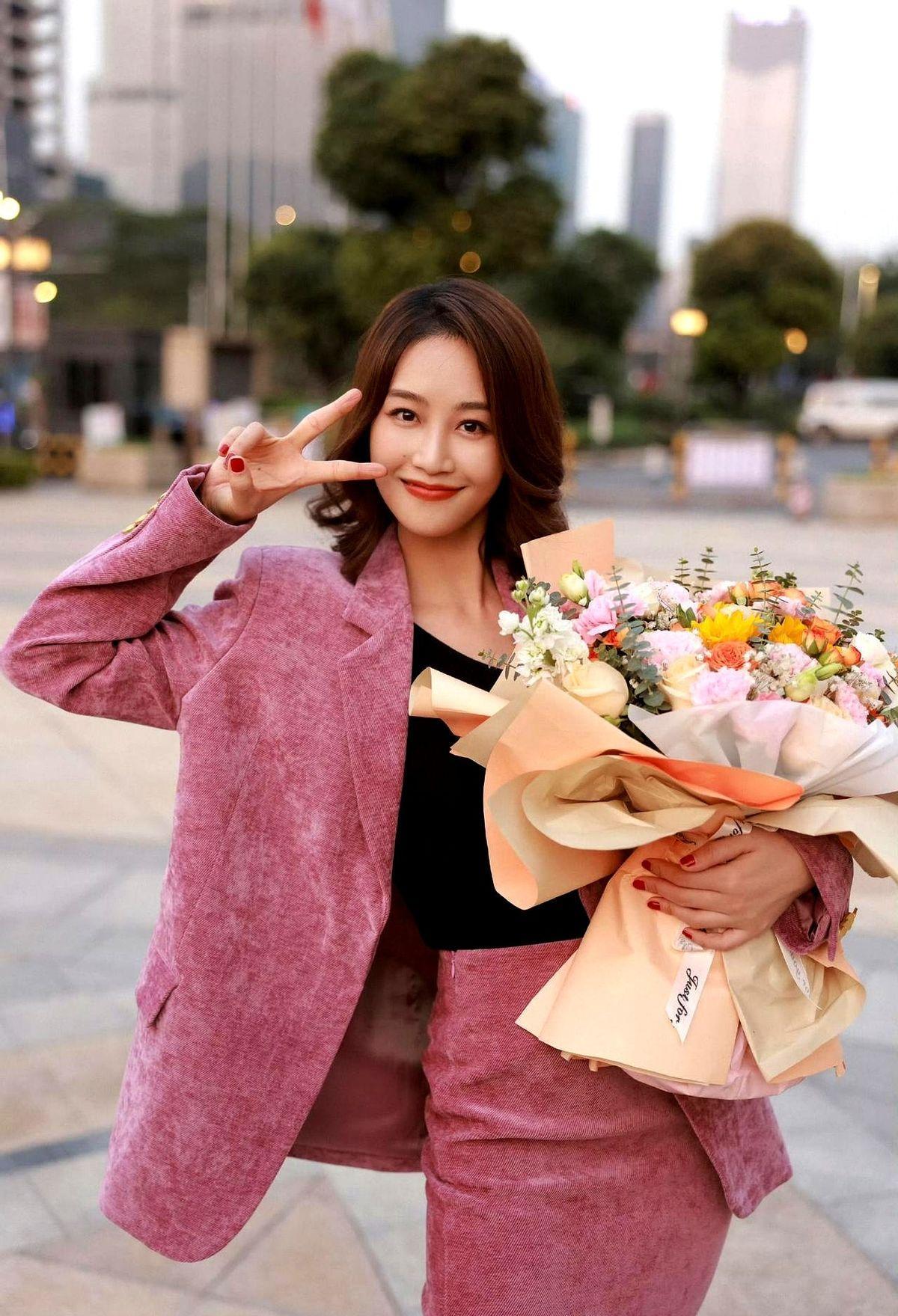 30岁女星的脸，到底藏着多少心机？
蓝盈莹和阚清子一对比，我直接傻眼了！
有人说