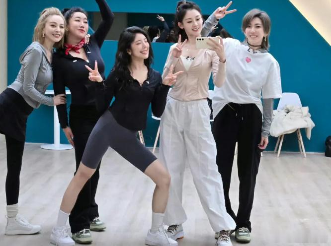 怎么看，都是苗苗漂亮！ ​​​