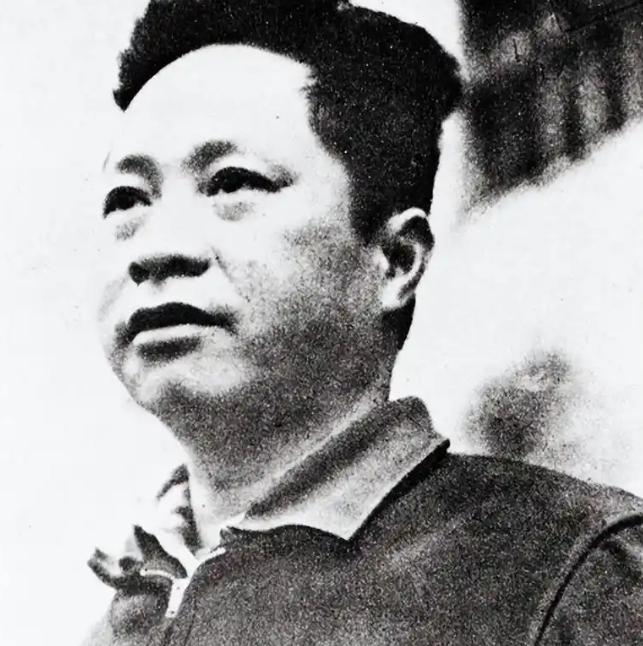 南昌起义最大的惨败，1927年8月4日，蔡廷锴跑了。不是一个人溜，而是带着整整一