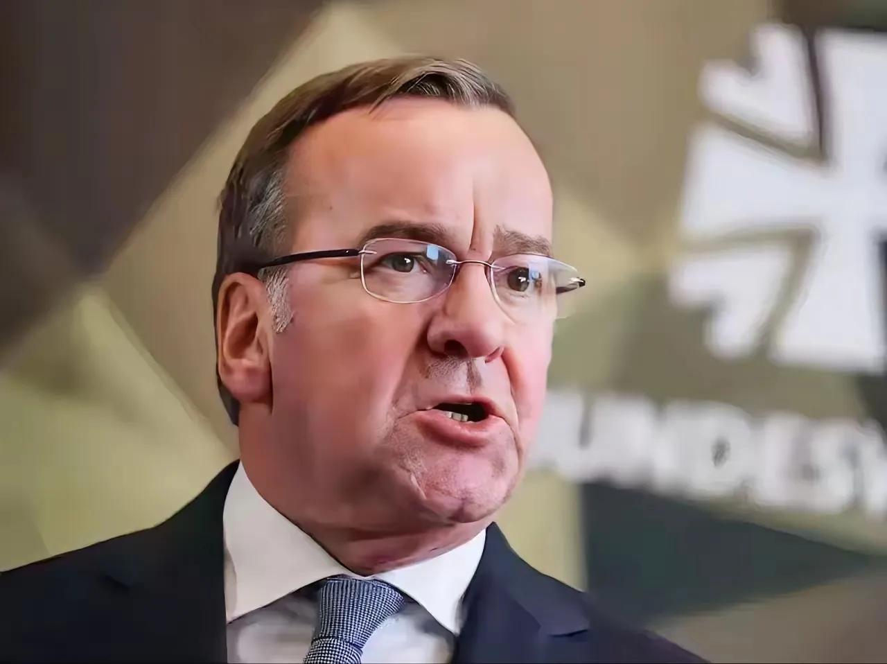 外媒说，德国防长皮斯托里乌斯提议与日本达成新军事合作协议，为两国军队在对方领土上