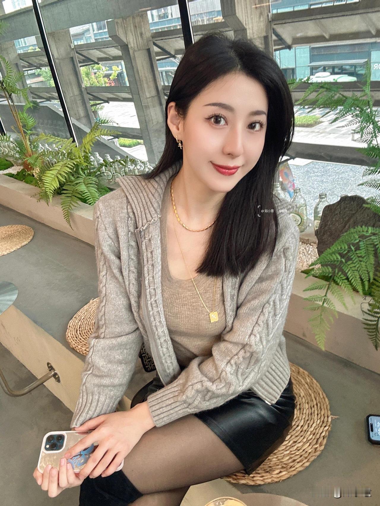 30岁，拒绝医美，靠养生活成少女。
我从不觉得年龄会给女性设限！美不止于年轻 ，