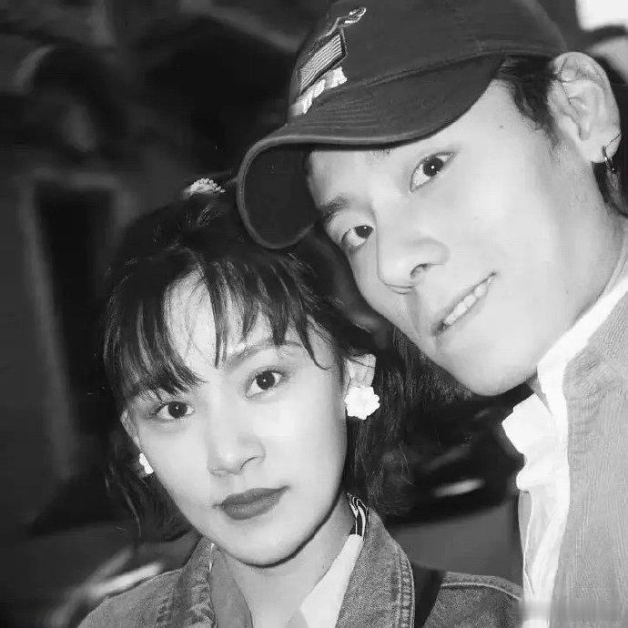 蒋奇明的女友真漂亮，原来是音乐剧演员，两人已交往多年。最近上热搜了，竟然已经结婚