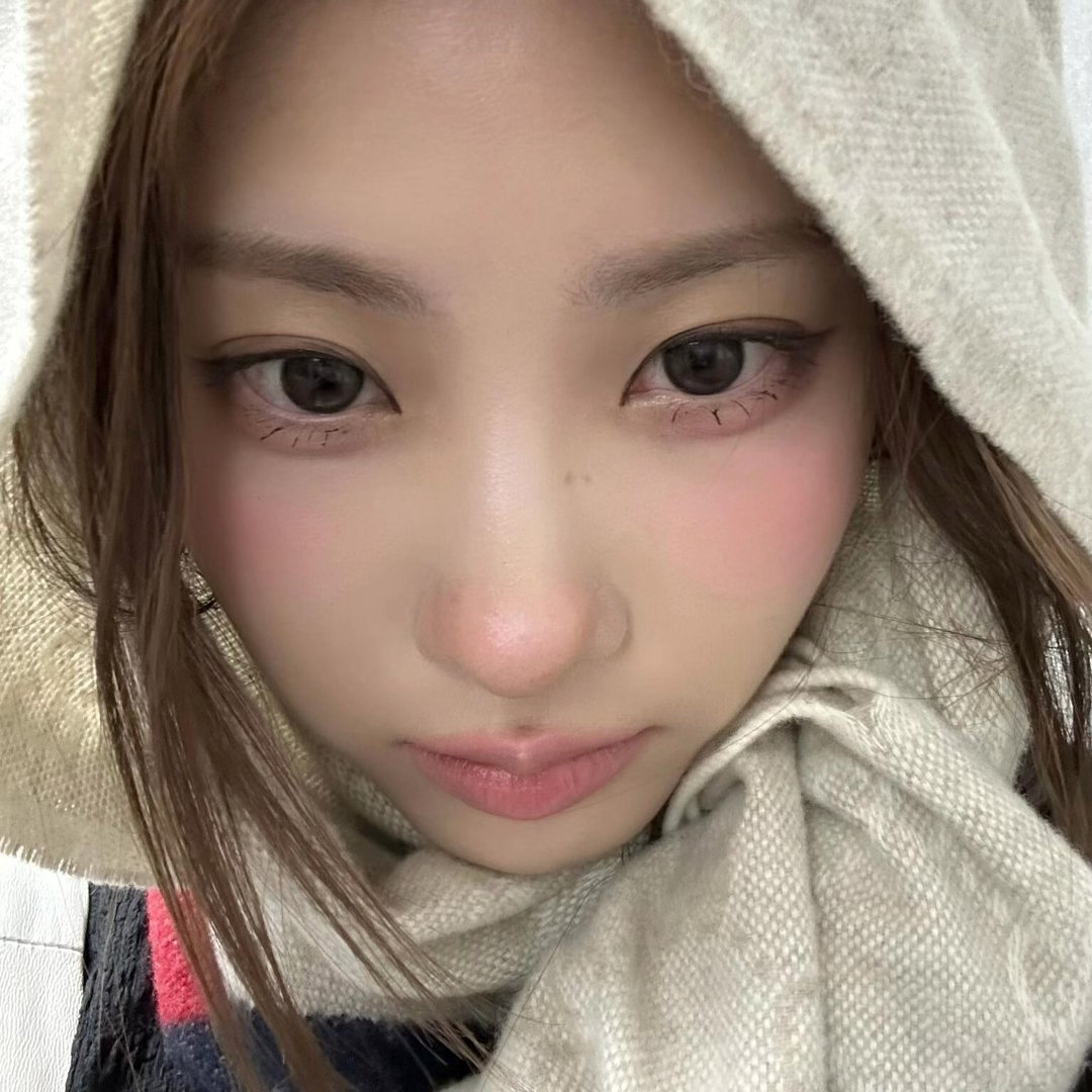 头像分享｜李採映chaein｜自拍｜韩系｜粉色系｜审美积累 ​  ​​​