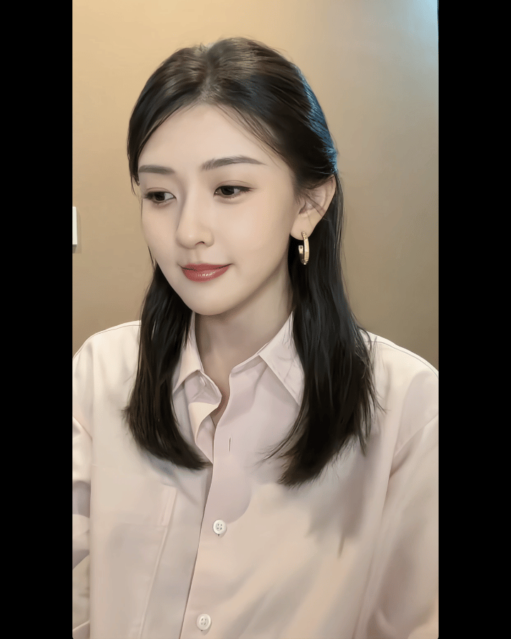 梁洁只敢在互联网上这样可是好萌呀宝宝 好像小猫咪 ​​​