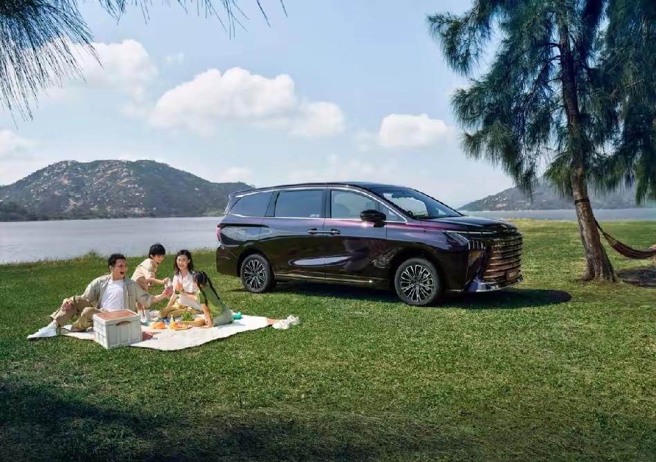 星海V9大空间就是过年的专属，开着星海V9出行确实很有面子，还是国产情怀的释放，