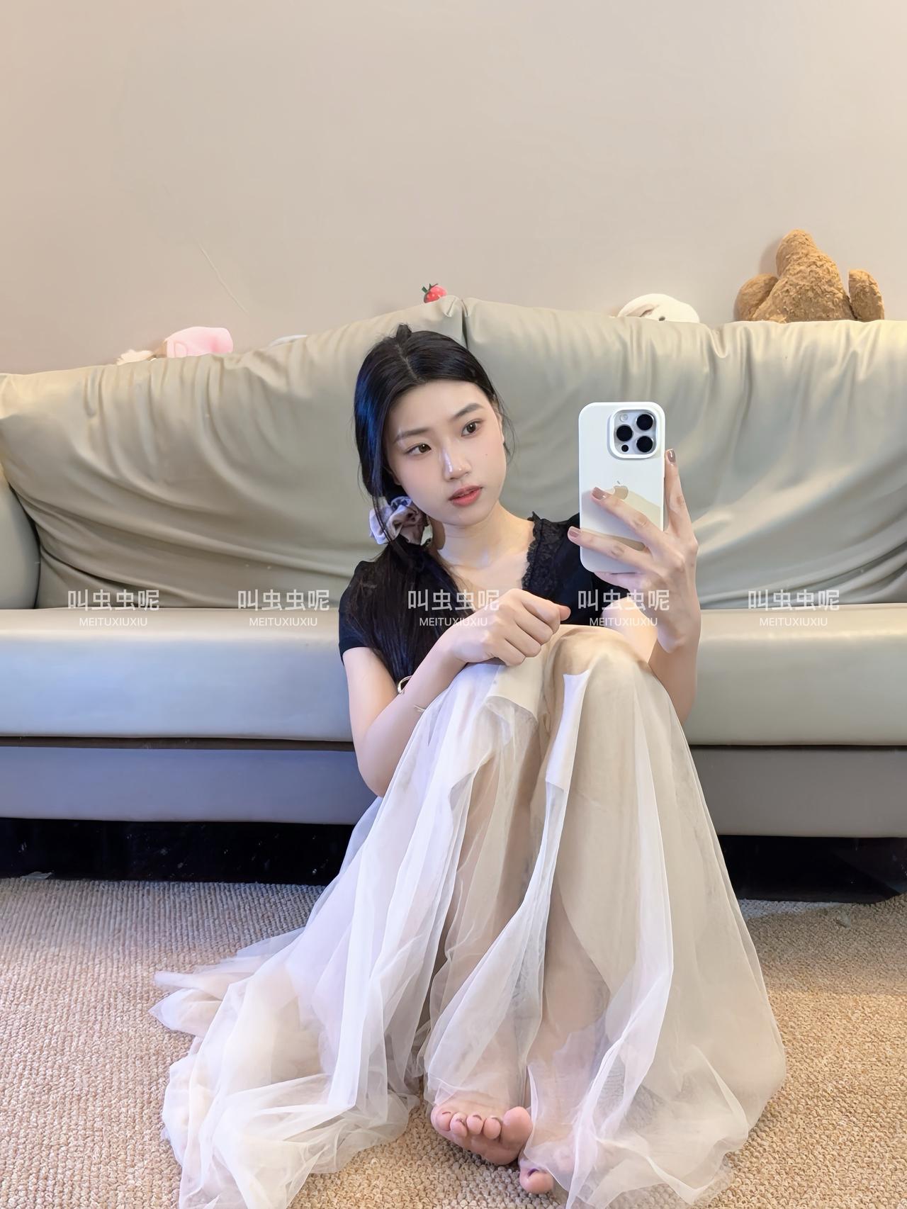 素裙自拍 今日份白月光裙杀 温柔穿搭 今天穿什么 室内温柔ootd