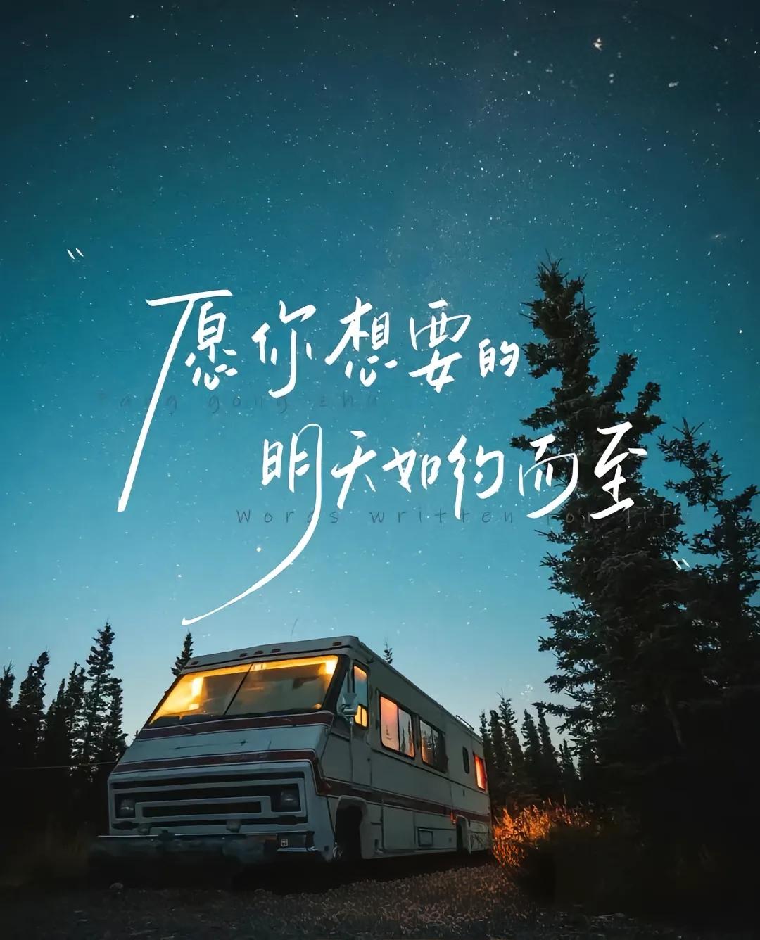 刚入社会1个月，打工人的破防与治愈都在细节里
 
挤早高峰地铁被踩3次鞋尖，加班