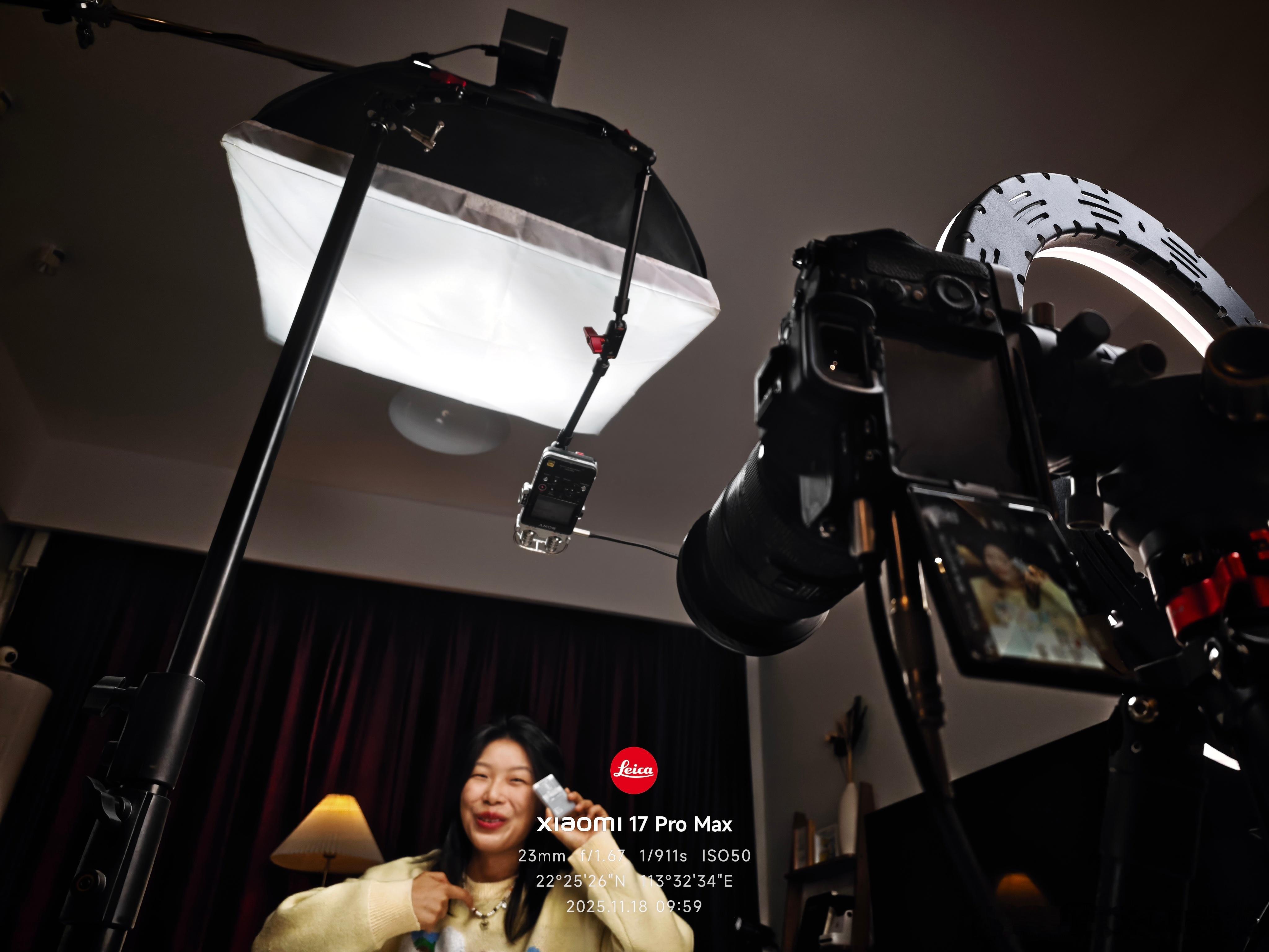 感觉我也是个收音小天才，一个灯架然后外加怪手接录音笔，本来还觉得可能不太稳，但是