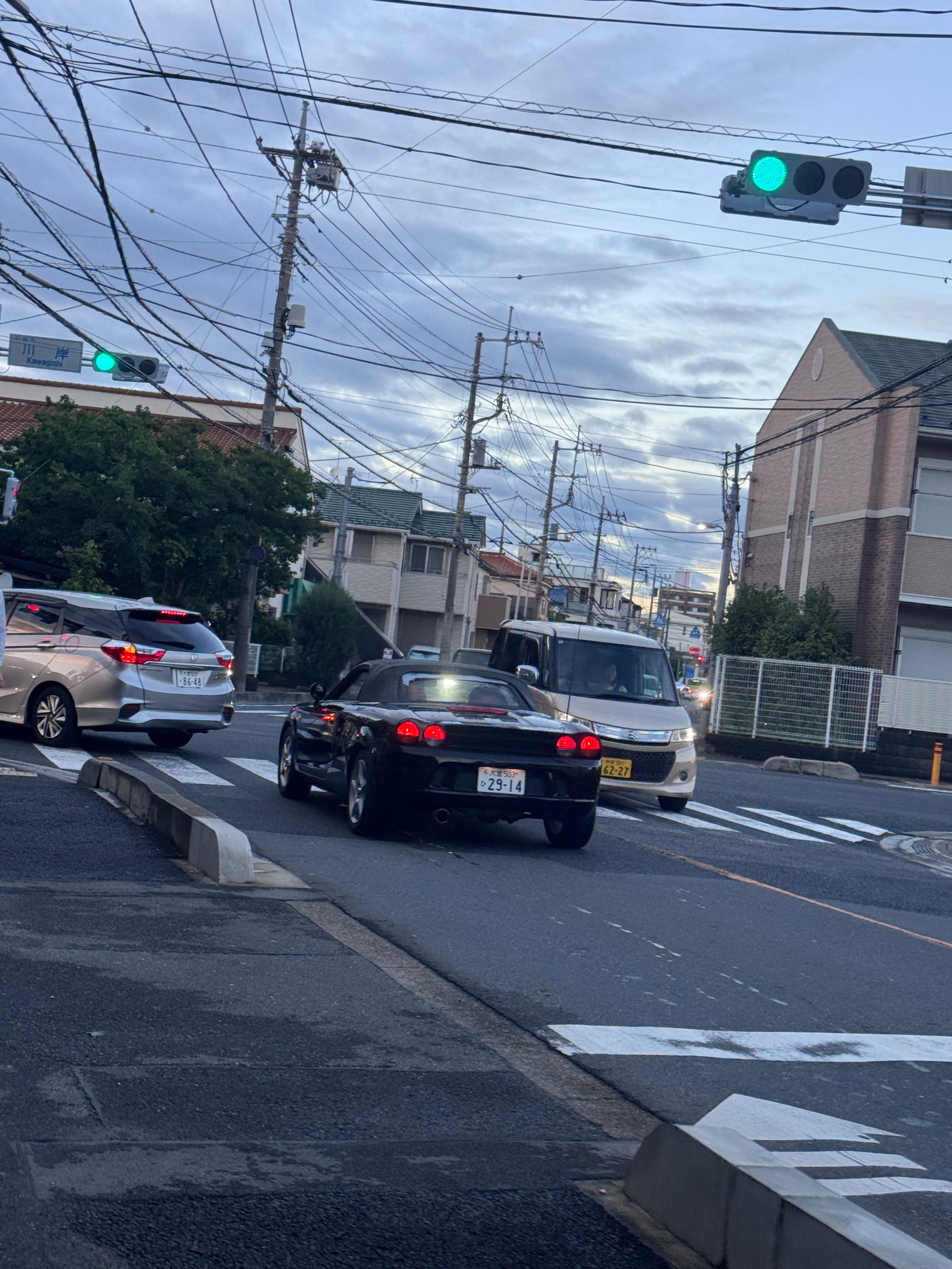 ChatGPT 水平也不咋滴啊。改过的丰田mr2它看成是s2000了。但就是认错