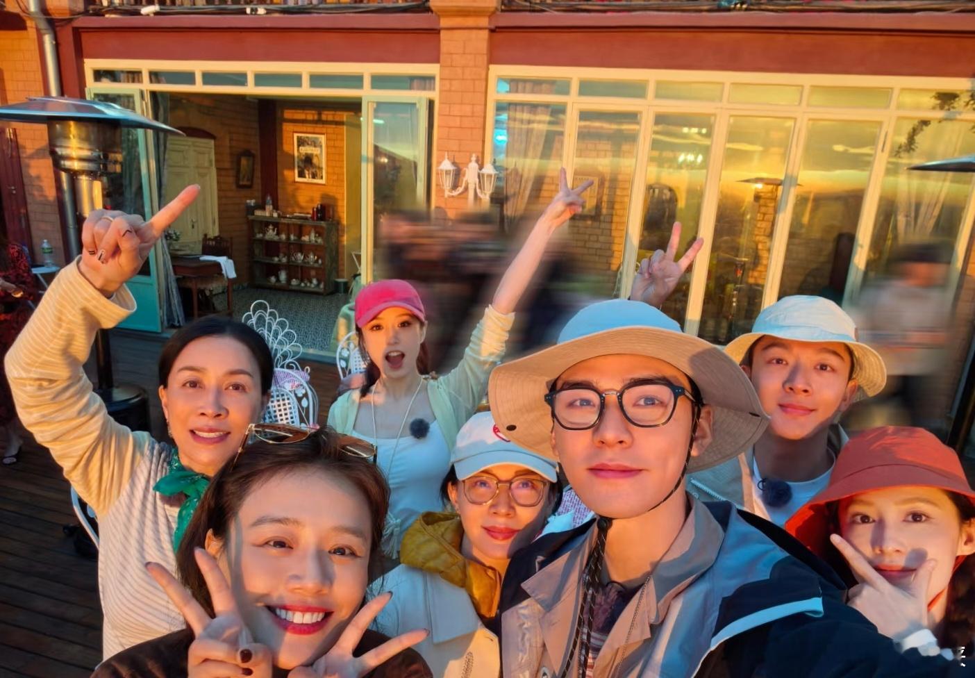 七老童心几个人自然而然地呈现出类似于家人般的联系，这真的太吸引人了，不可否认他们