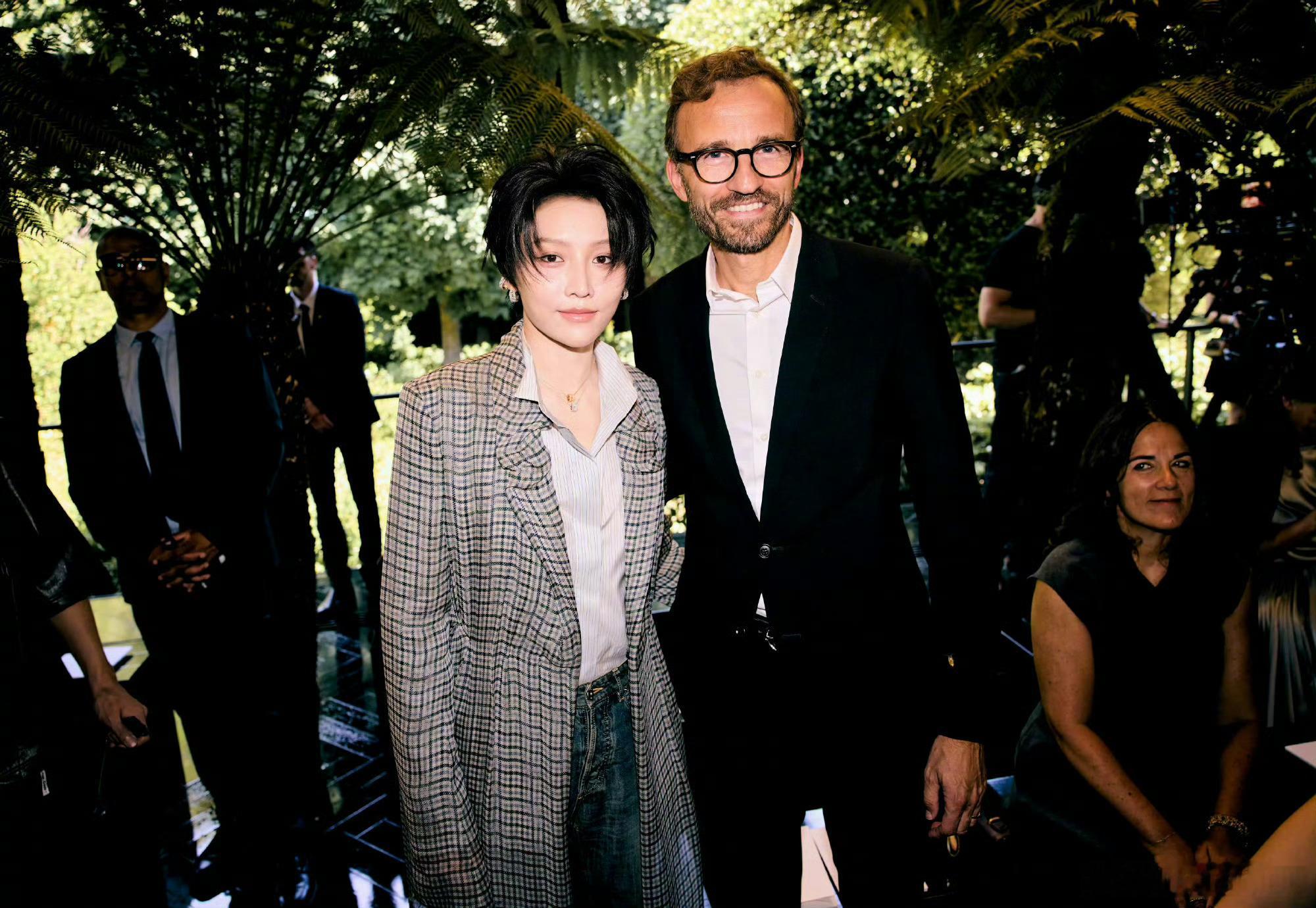 原来真全球品牌大使是这样的刘雨昕和长公主聊得好开心啊，老友重逢既视感，而且每次时