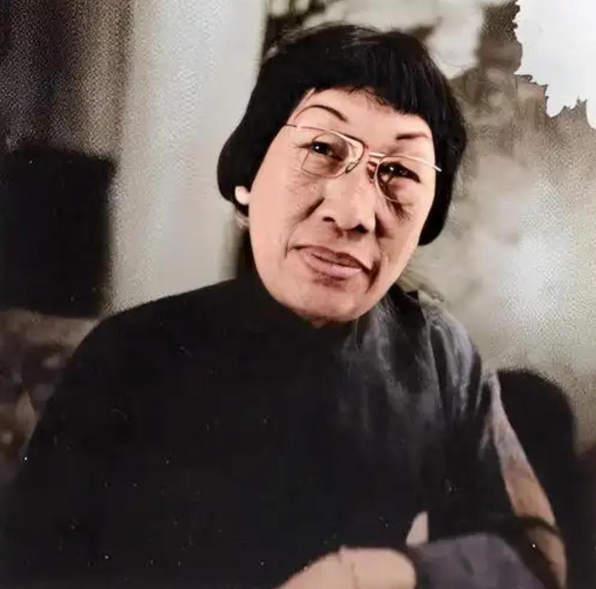 1908年，13岁潘玉良被舅舅卖到妓院，妓院老鸨嫌她狮鼻、口阔、厚嘴唇，实在是长