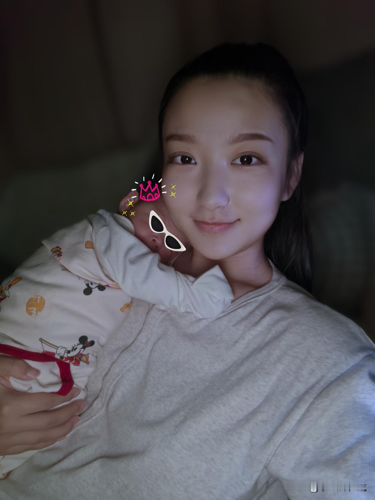 萱萱 你不必回报 
孝这个字 褒义贬义皆有 
生养是我和爸爸一廂情愿的事 
于你