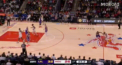 被包夹生气？乌度卡让杜兰特去攻击位啊！
上一场7失误都验证了，今天还让他3分线外