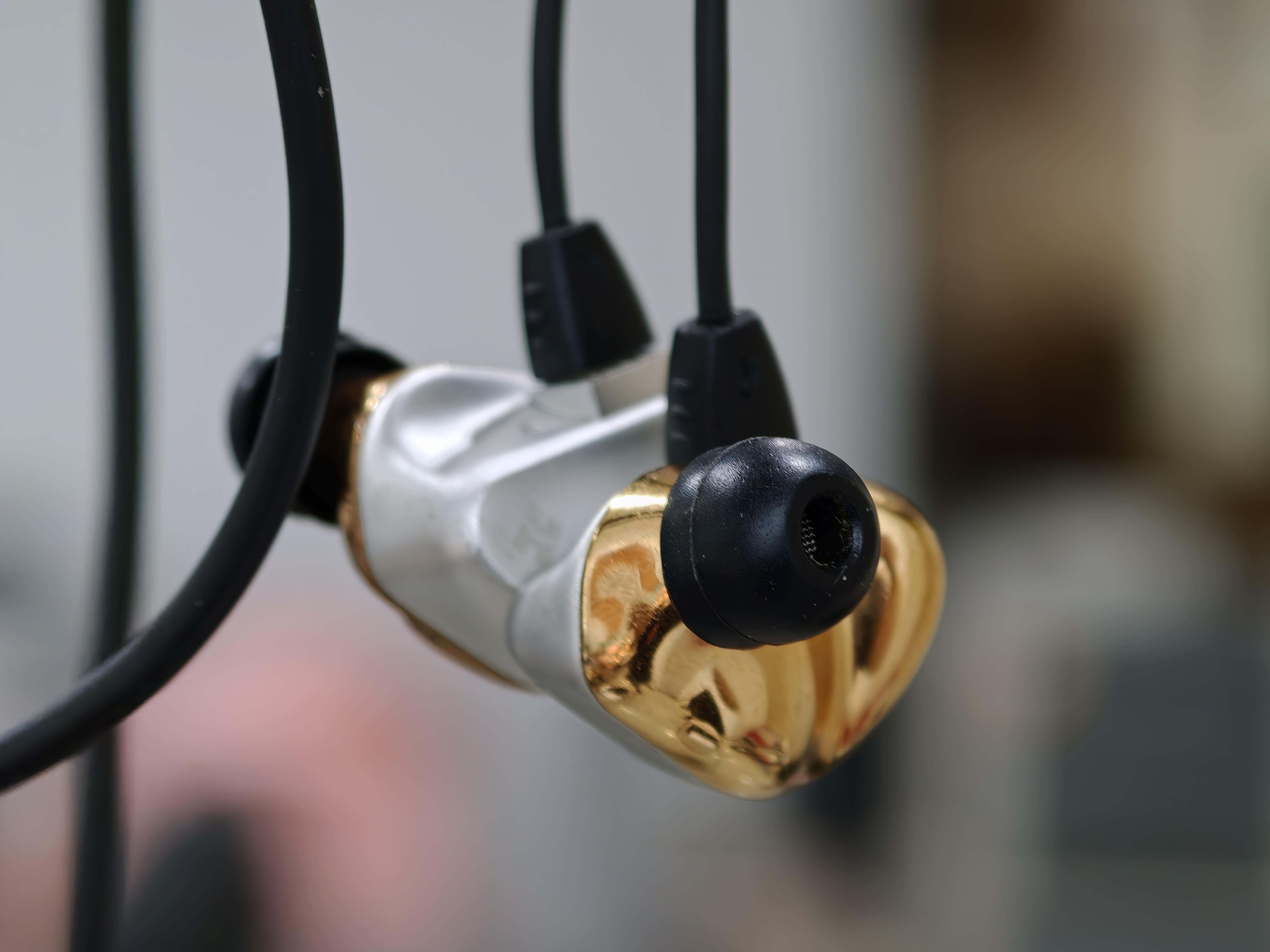试HIFIMAN新发的HM2000，把放一边很久的天鹅拉出来遛遛，尼玛，超高解析