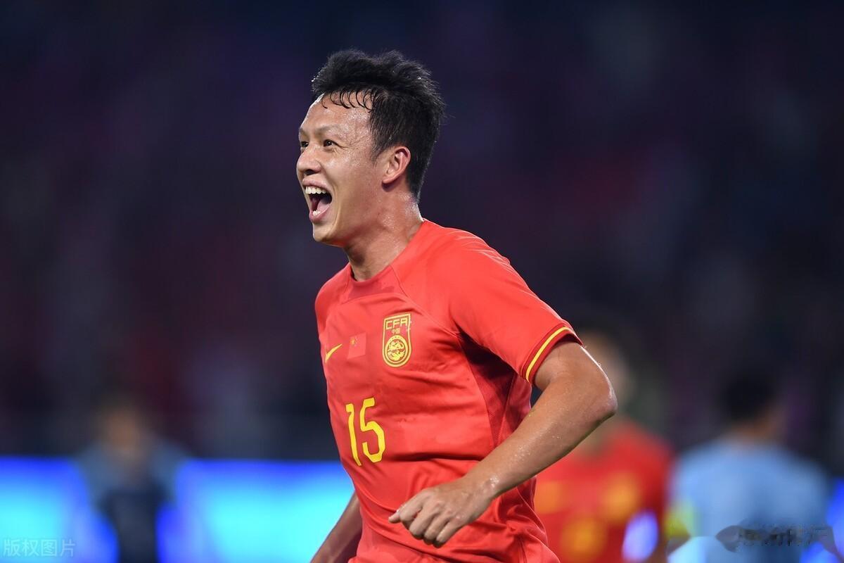 亚运会男足，中国队5比1战胜印度队，取得开门红。中国队下半场踢得明显比上半场好，