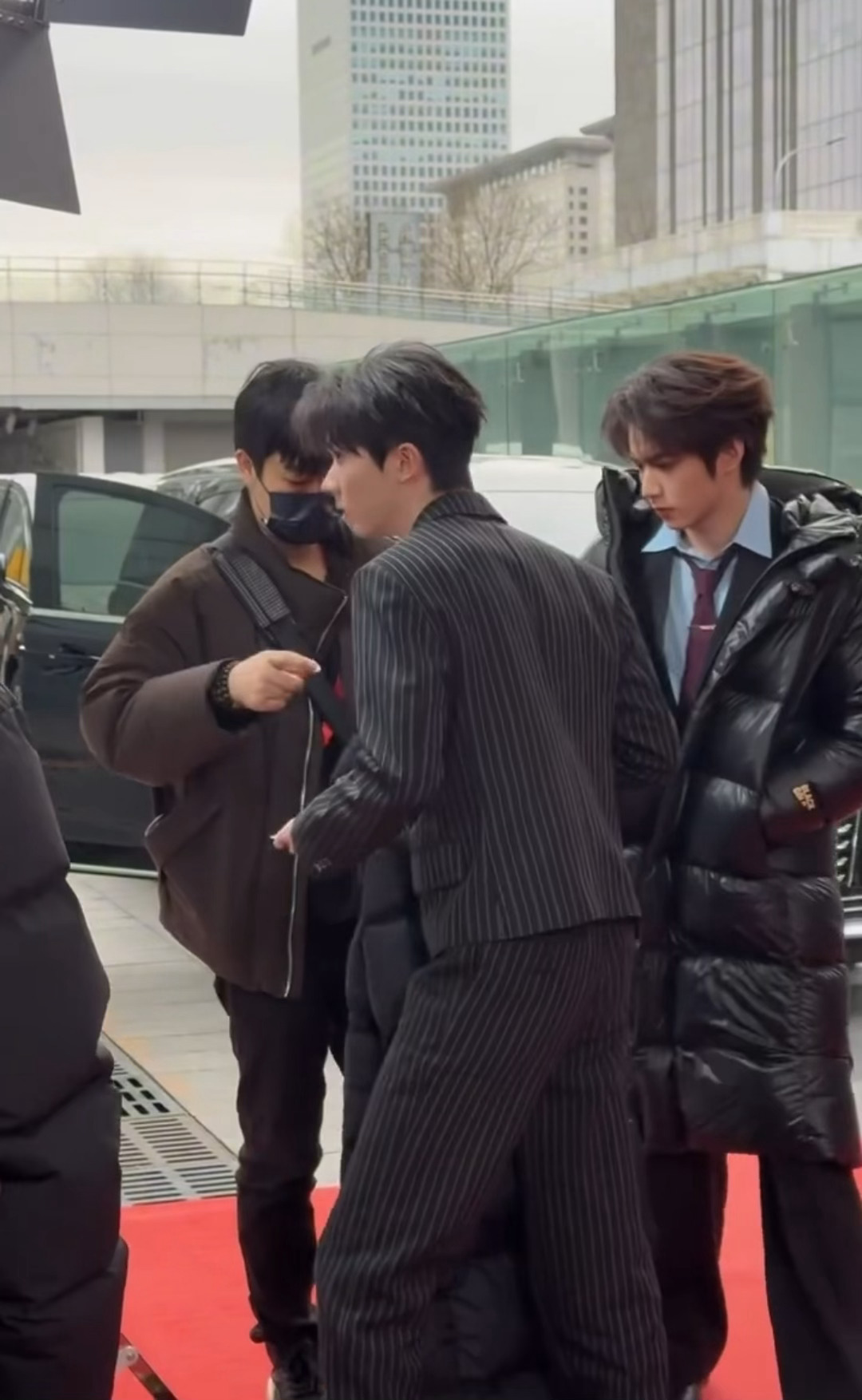 马嘉祺条纹西服马嘉祺条纹西装造型 今天条纹西服的小马好帅微博之夜红毯