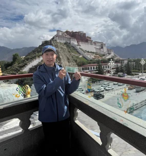 马龙西藏行乐不思蜀，樊振东归队心情大好，王楚钦干了一件了不起的事
随着时间的一点