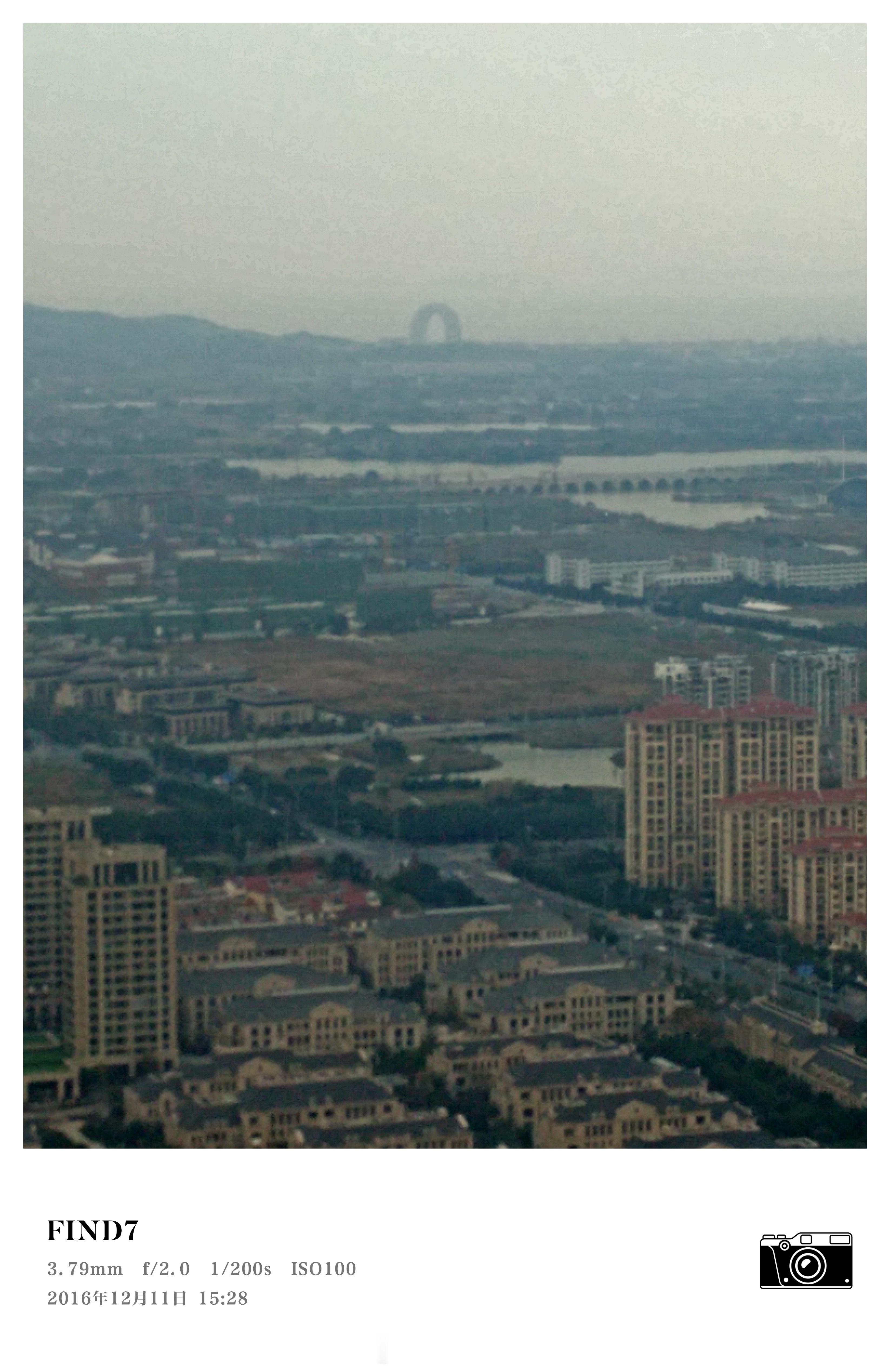 没记错的话，OPPO Find 7还有曾在机圈名声大噪的天际线呼吸灯💡 